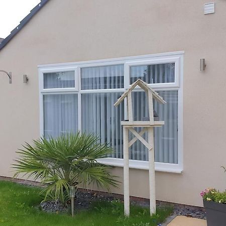 Near Liverpool Double Bedroom Hideaway 위럴 외부 사진