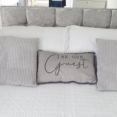 Near Liverpool Double Bedroom Hideaway 위럴 외부 사진