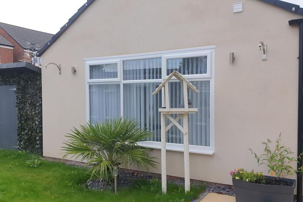 Near Liverpool Double Bedroom Hideaway 위럴 외부 사진